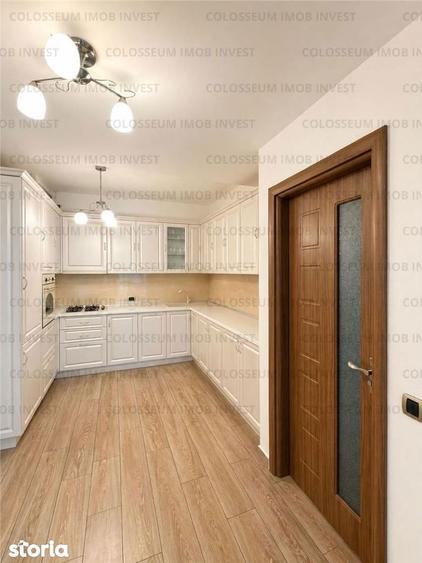 Apartament cu 3 camere decomandat în Tractorul