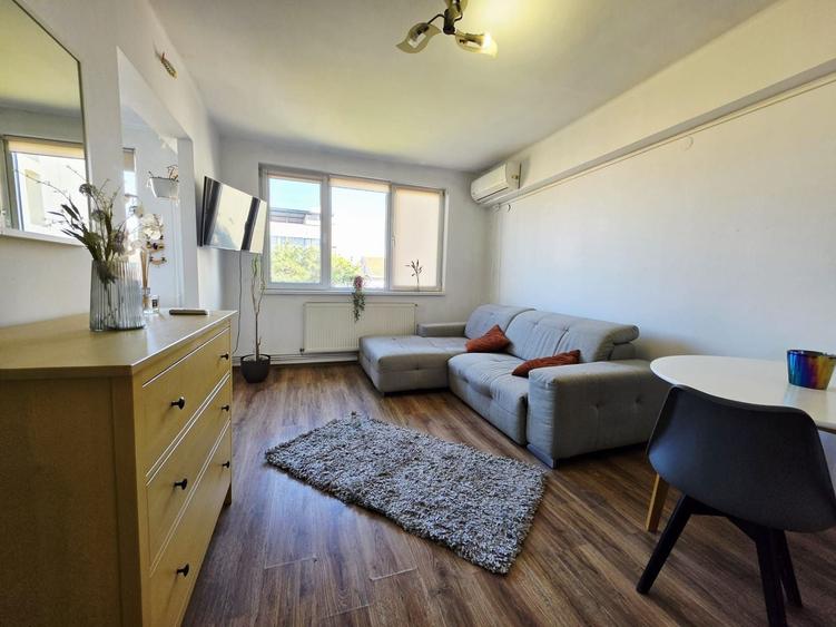 Apartament cu 2 camere semidecomandat, mobilat în Central