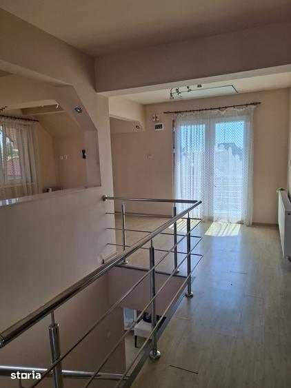 Casă cu 5 camere cu Teren 391 Mp în Calea București