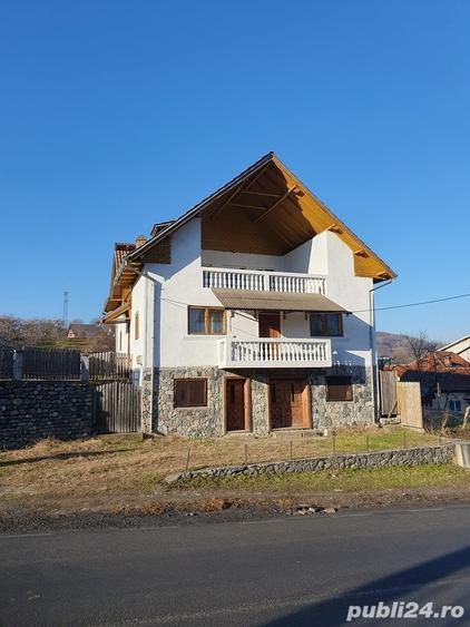 Casă cu 7 camere cu Teren 1362 Mp în Malu cu Flori