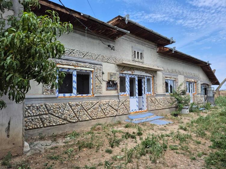 Casă cu 4 camere în Valea Dragului