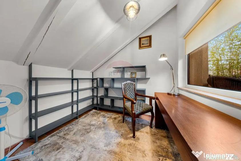 Casă cu 7 camere cu Teren 705 Mp în Central