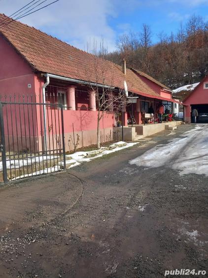 Casă cu 4 camere în Central