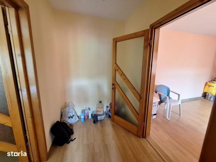 Apartament cu 3 camere semidecomandat în Orizont