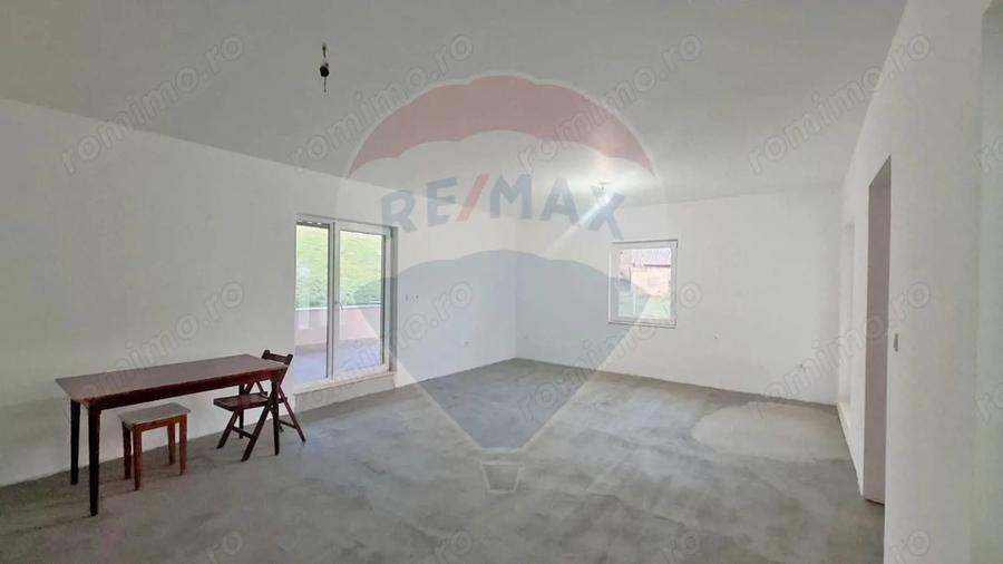 Casă cu Teren 800 Mp în Gălățeni