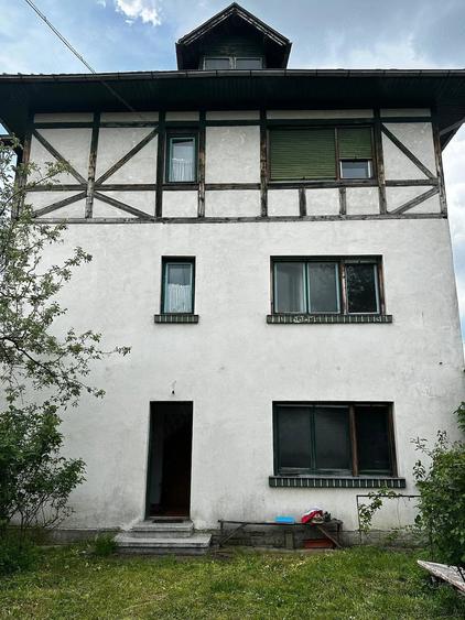 Casă cu 11 camere în Ultracentral
