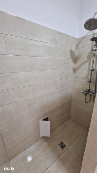 Casă cu 8 camere cu Teren 3651 Mp în Giulvăz