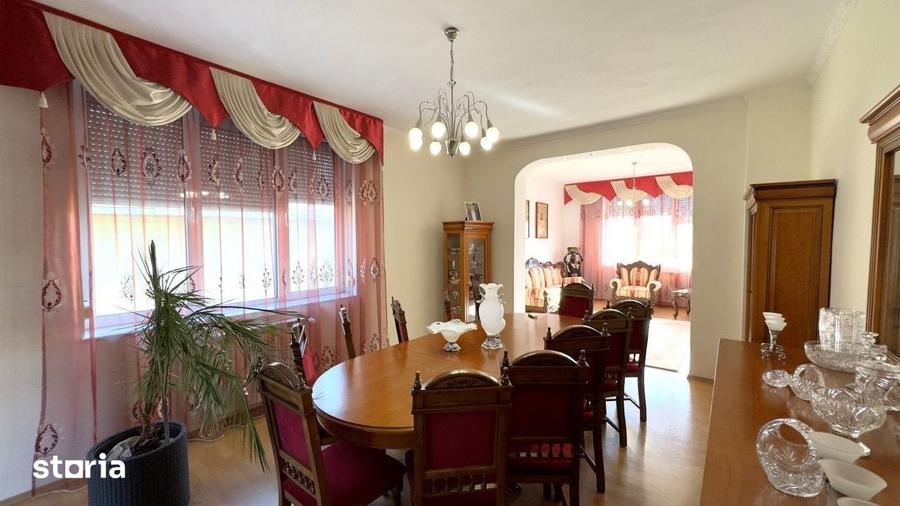 Casă cu 5 camere cu Teren 1010 Mp în Central