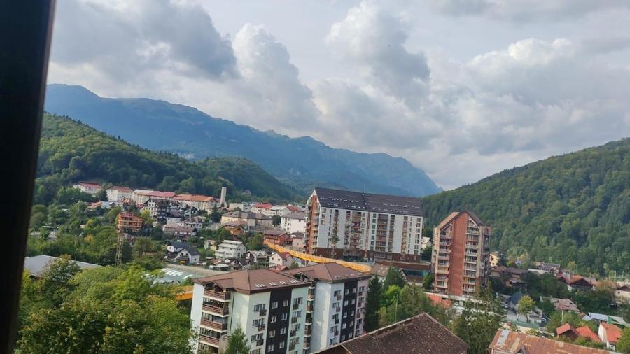 Apartament cu 3 camere decomandat, mobilat în Central