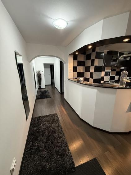 Apartament cu 3 camere decomandat în Sârbi