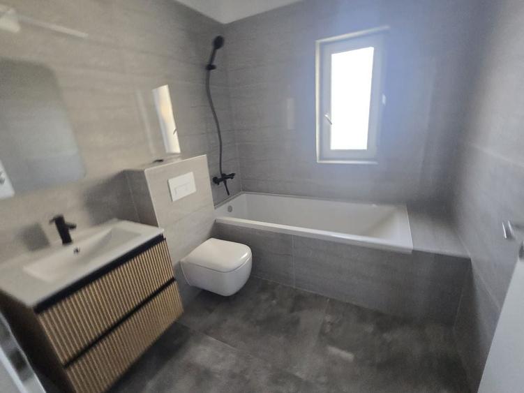 Duplex cu 4 camere cu Canalizare în Moșnița Nouă