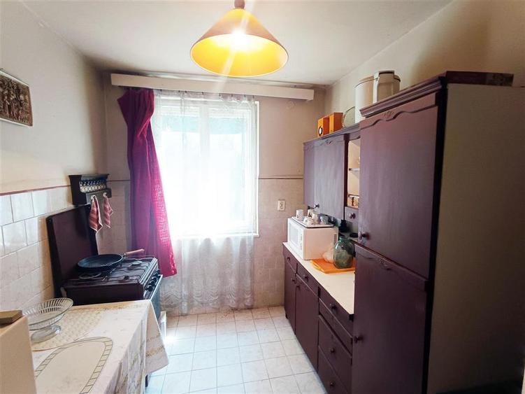 Apartament cu 3 camere semidecomandat, mobilat în Nord