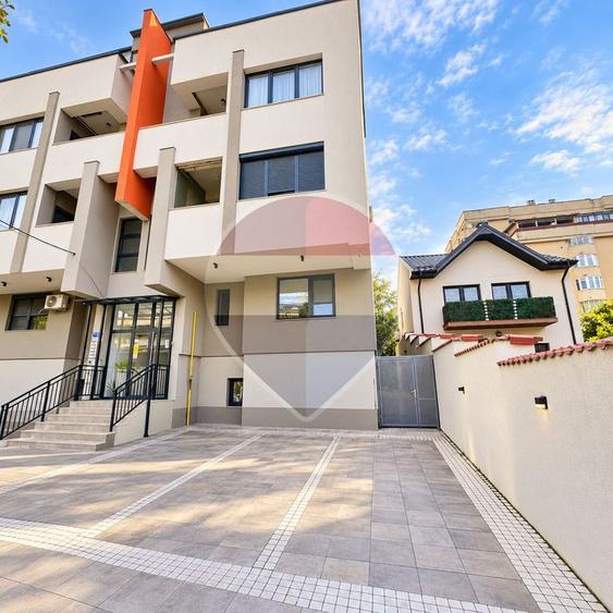 Apartament cu 4 camere decomandat, mobilat în Ultracentral