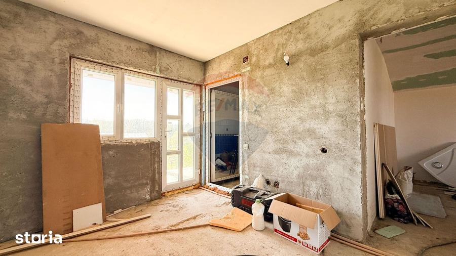 Casă cu 7 camere cu Teren 1592 Mp în Periș