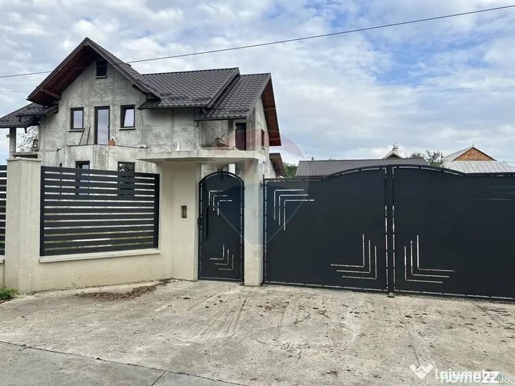 Casă cu 5 camere cu Teren 1200 Mp în Rediu