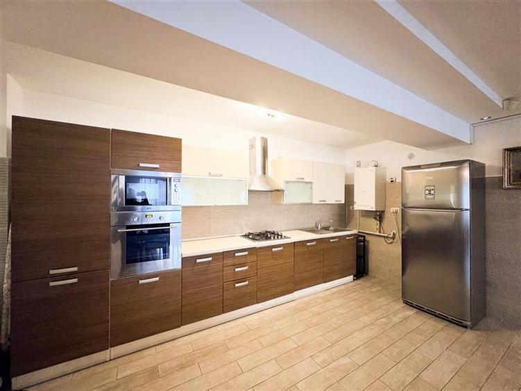 Apartament cu 3 camere decomandat, mobilat în Aviatorilor