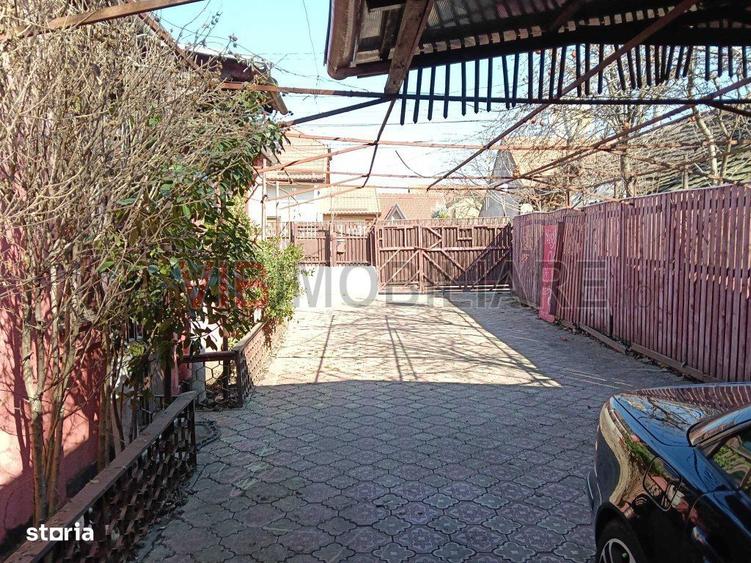 Casă cu 6 camere cu Teren 722 Mp în Aradului