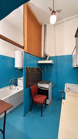 Apartament cu 3 camere semidecomandat, mobilat în Central