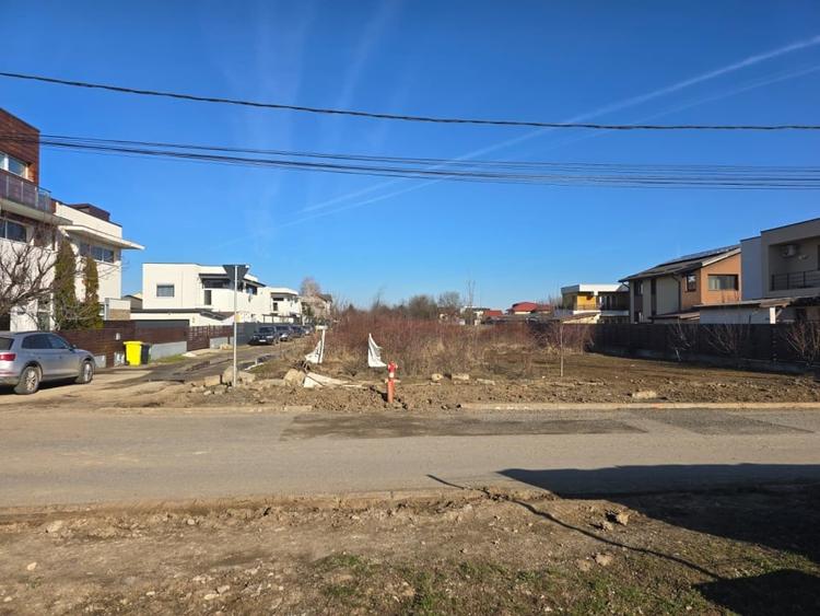 Teren Construcții intravilan de 4412 mp, în Odăi