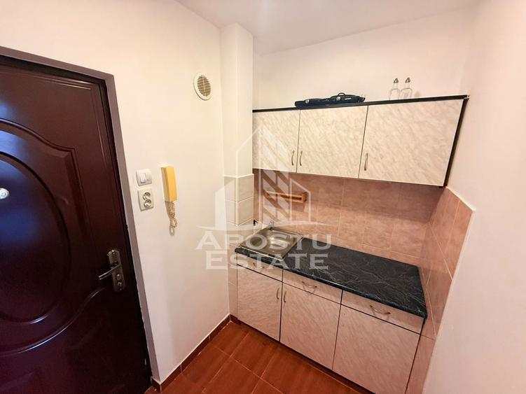 Garsonieră decomandată în Complex Studențesc