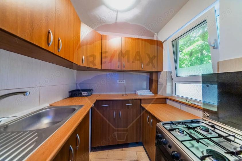 Apartament cu 2 camere semidecomandat, mobilat în Intim