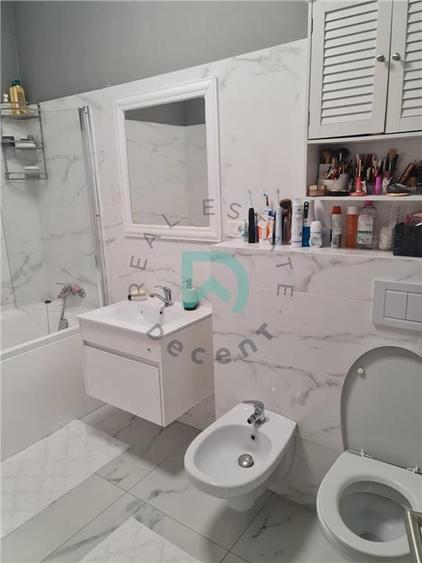 Apartament cu 2 camere decomandat în Tractorul