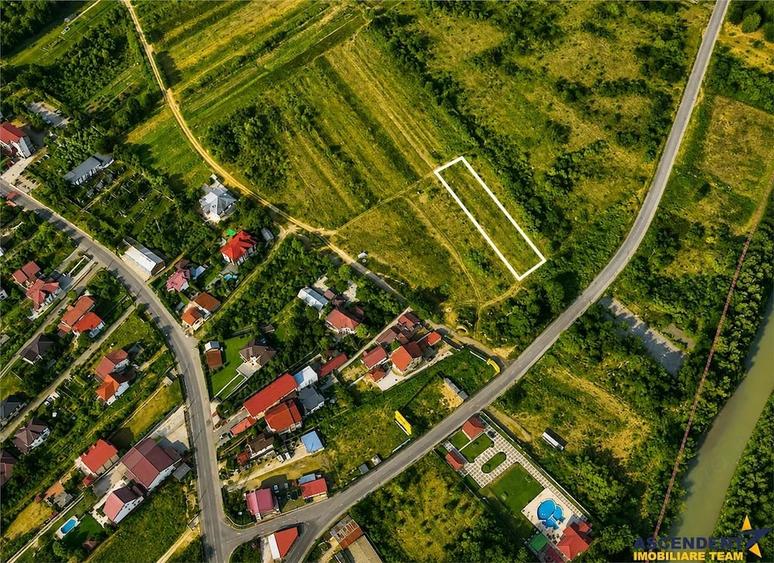 Teren de 1537 mp, în Est