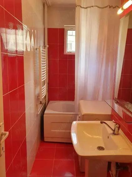 Apartament cu 3 camere semidecomandat în Dacia