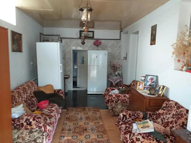 Casă cu 4 camere în Sărățeni