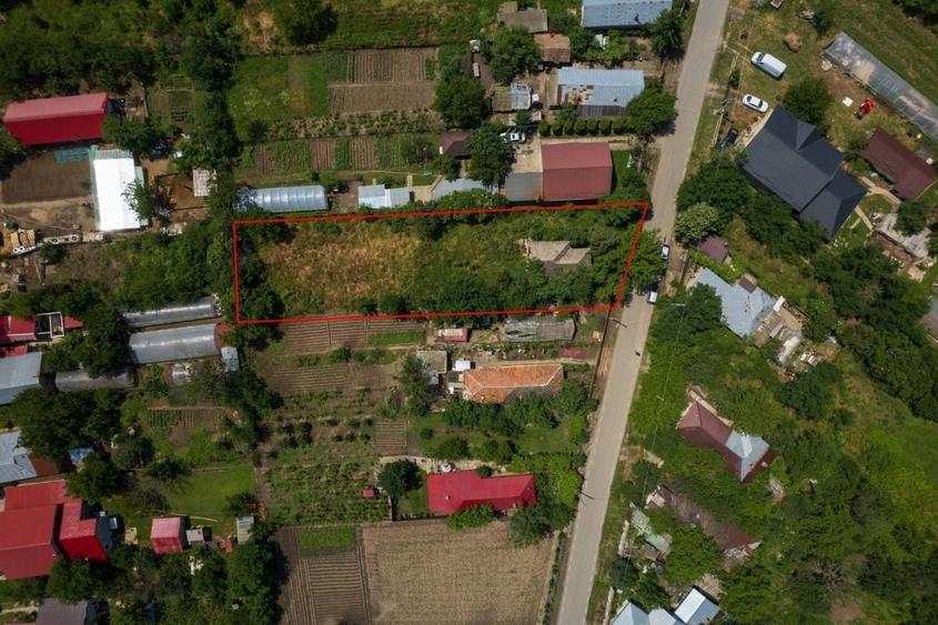 Teren Construcții intravilan de 1158 mp, în Vărăști