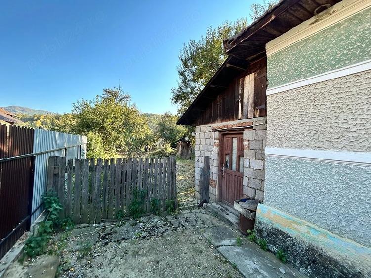 Casă cu 3 camere cu Teren 902 Mp în Berislăvești
