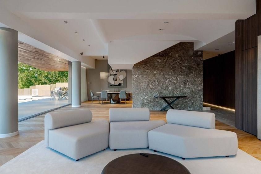 Casă individuală cu 7 camere cu Piscina în Ghermănești