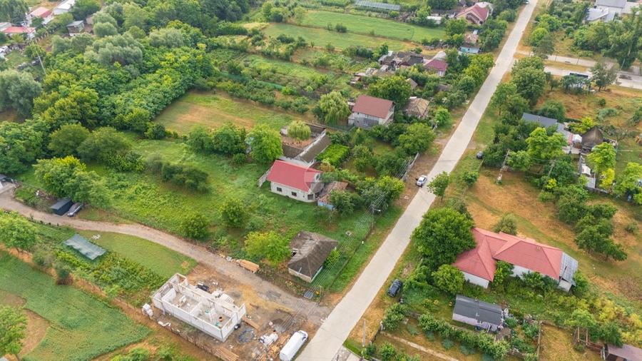 Casă individuală cu 5 camere cu Teren 4300 Mp în Sculeni