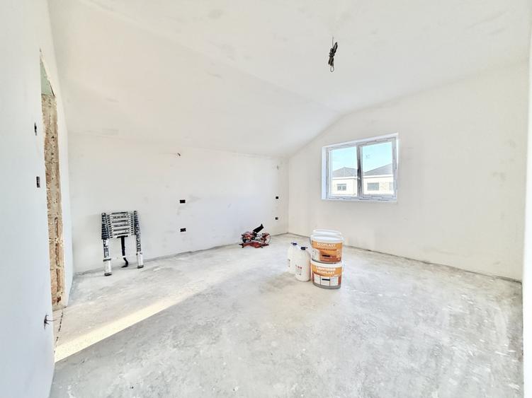 Duplex cu 4 camere cu Teren 275 Mp în Urseni