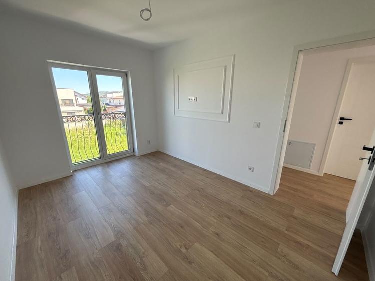 Duplex cu 4 camere cu Canalizare în Șelimbăr