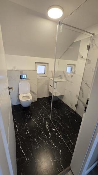Casă individuală cu 7 camere cu Canalizare în Dâmbul Rotund