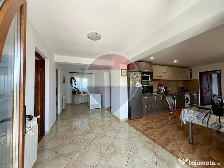 Casă cu 4 camere cu Teren 720 Mp în Vânători