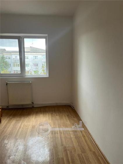 Apartament cu 3 camere decomandat în Nicolina