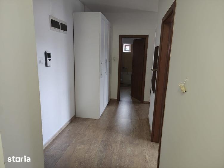 Apartament cu 2 camere decomandat în Tractorul