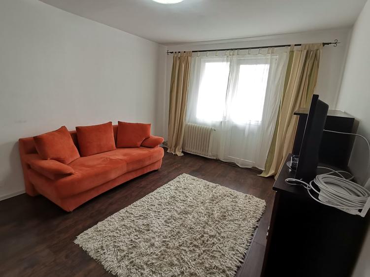 INCHIRIEZ apartament 3 camere, renovat,zona Ciresica - 1