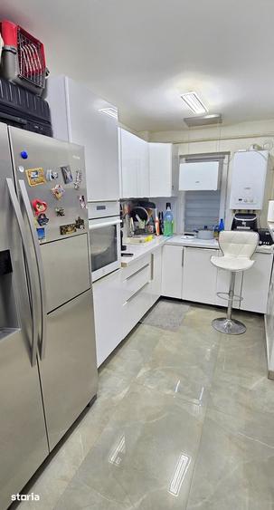 Apartament cu 3 camere în Alexandru cel Bun