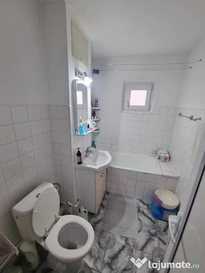 Apartament cu 4 camere decomandat în Poarta 6