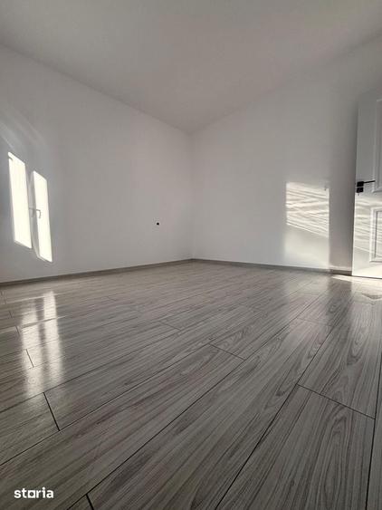 Casă cu 4 camere cu Teren 230 Mp în Central