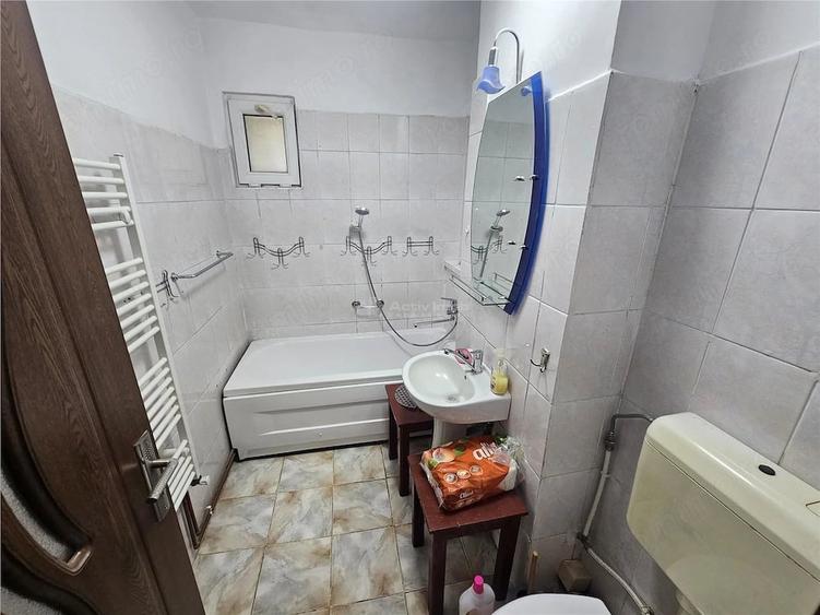 Apartament cu 2 camere semidecomandat în Cuptoare (Reșița)