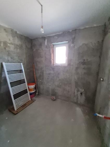 Duplex cu 4 camere cu Canalizare în Parța
