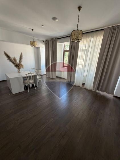 Birou, de 38,600 mp, în Central