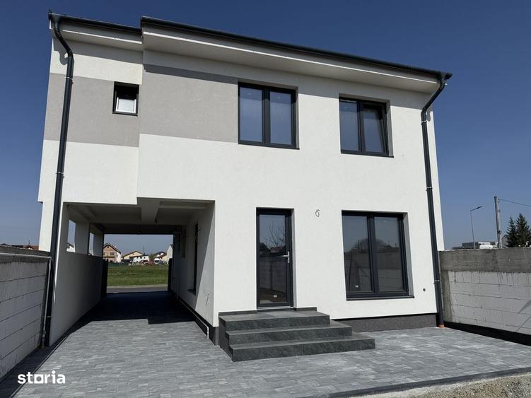 Casă cu 4 camere în Cristian
