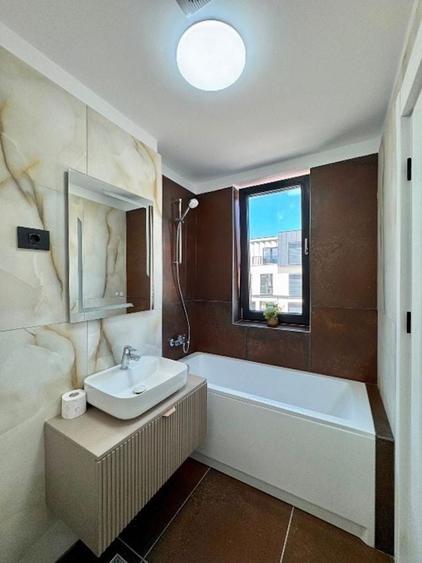 Apartament cu 4 camere decomandat, mobilat în Central