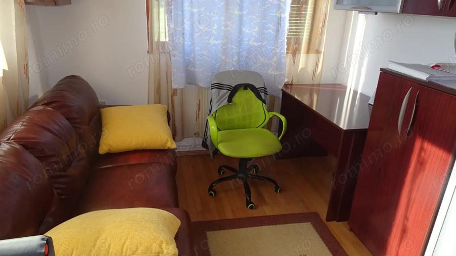Casă cu 4 camere cu Teren 1200 Mp în Central