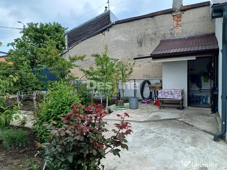 Casă cu 3 camere cu Teren 340 Mp în 16 Februarie